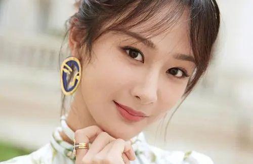 娱乐圈爆料李沁和谭松韵,甜蜜互动引粉丝热议